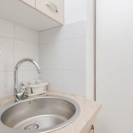 Ferienwohnung Fur 3 Personen Ca 25 Qm In Privlaka, Dalmatien Norddalmatien *
